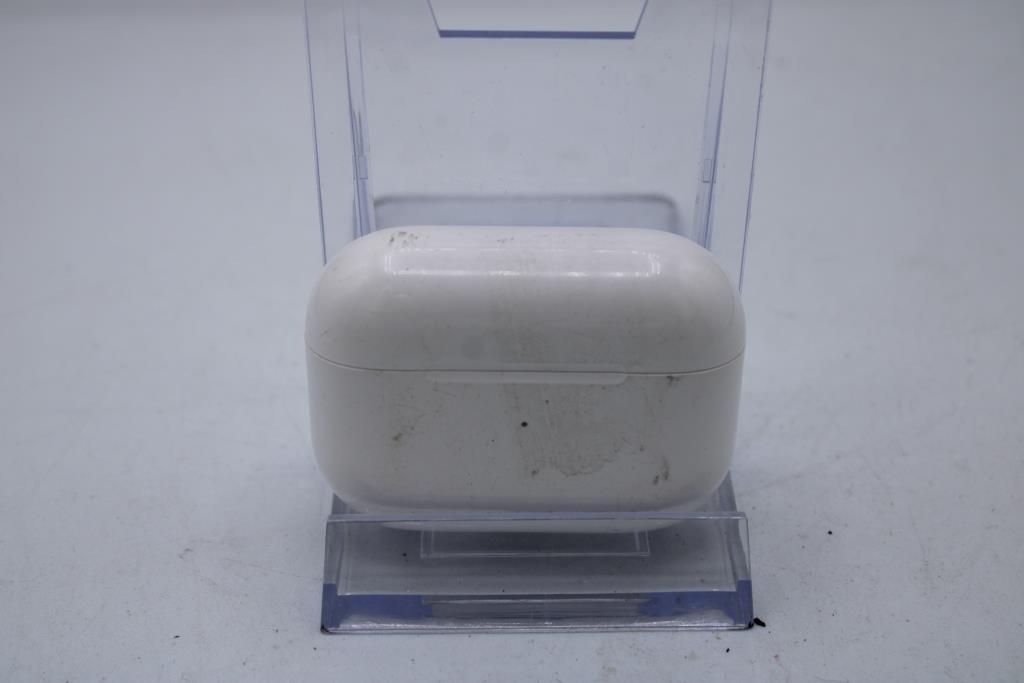 Apple AIrPods Pro With Charging Case