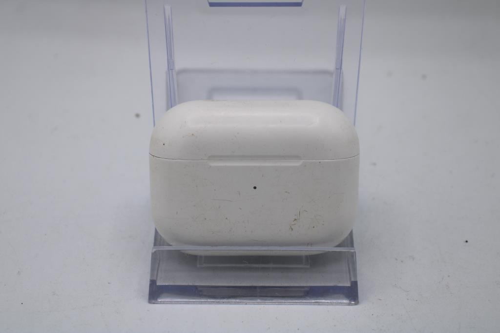 Apple AirPods Pro With Charging Case