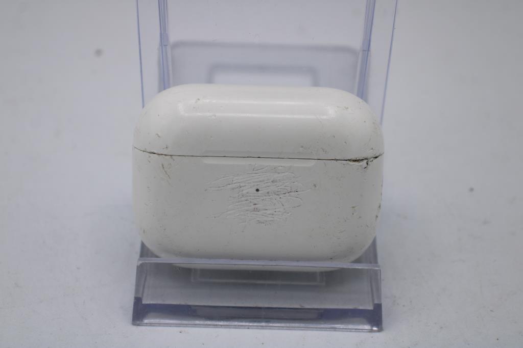 Apple AirPods Pro With Charging Case