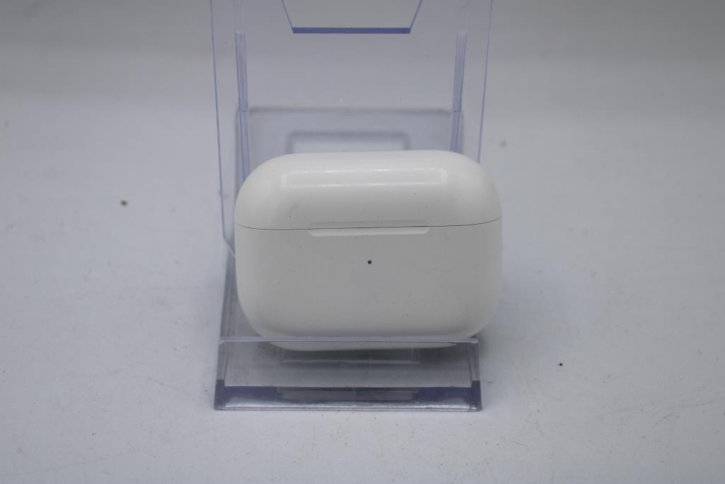 Apple AirPods Pro With Charging Case