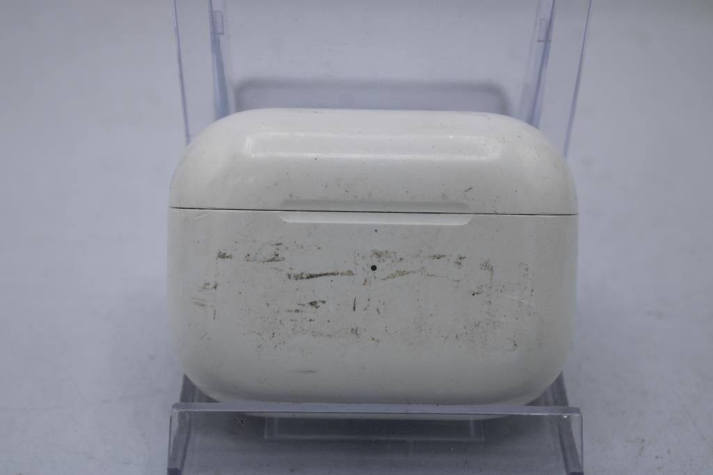 Apple AirPods Pro With Charging Case