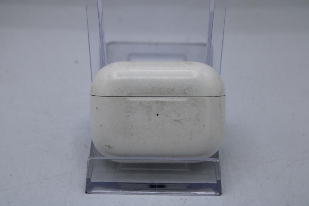 Apple AirPods Pro With Charging Case