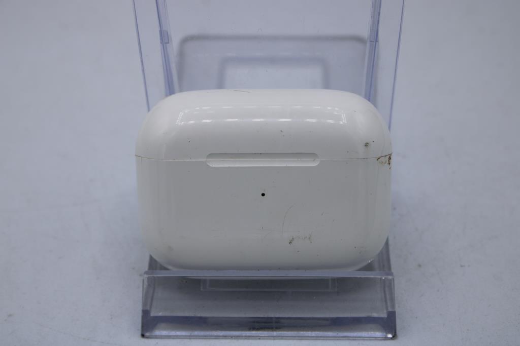 Apple AirPods Pro With Charging Case