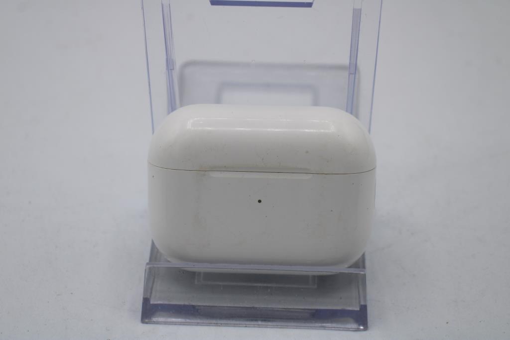 Apple AirPods Pro With Charging Case