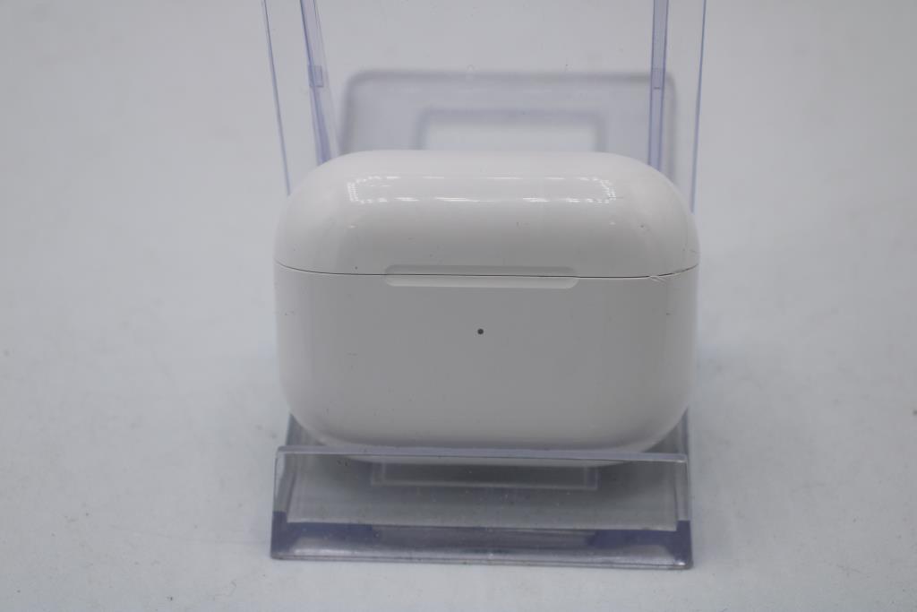 Apple AirPods Pro With Charging Case