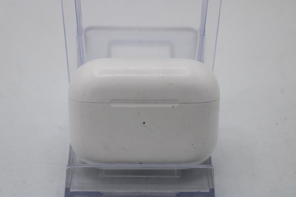 Apple AirPods Pro With Charging Case