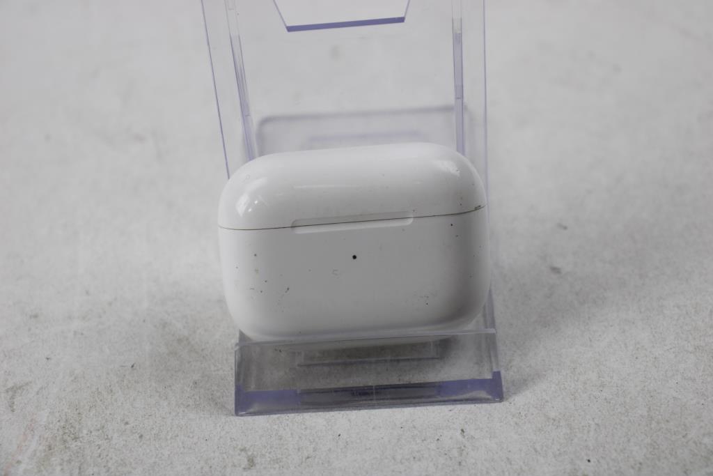 Apple AirPods Pro With Charging Case