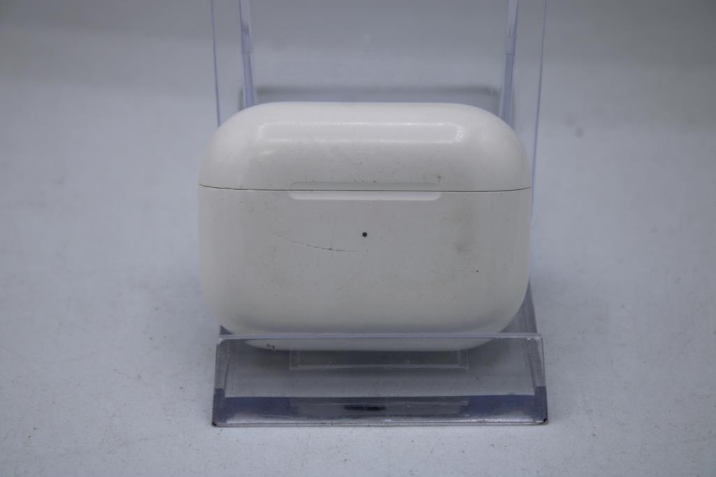 Apple AirPods Pro With Charging Case
