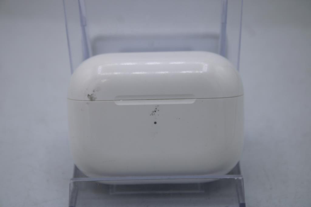 Apple AirPods Pro With Charging Case