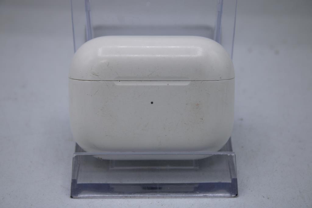 Apple AirPods Pro With Charging Case