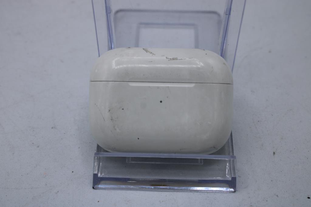 Apple AirPods Pro With Charging Case