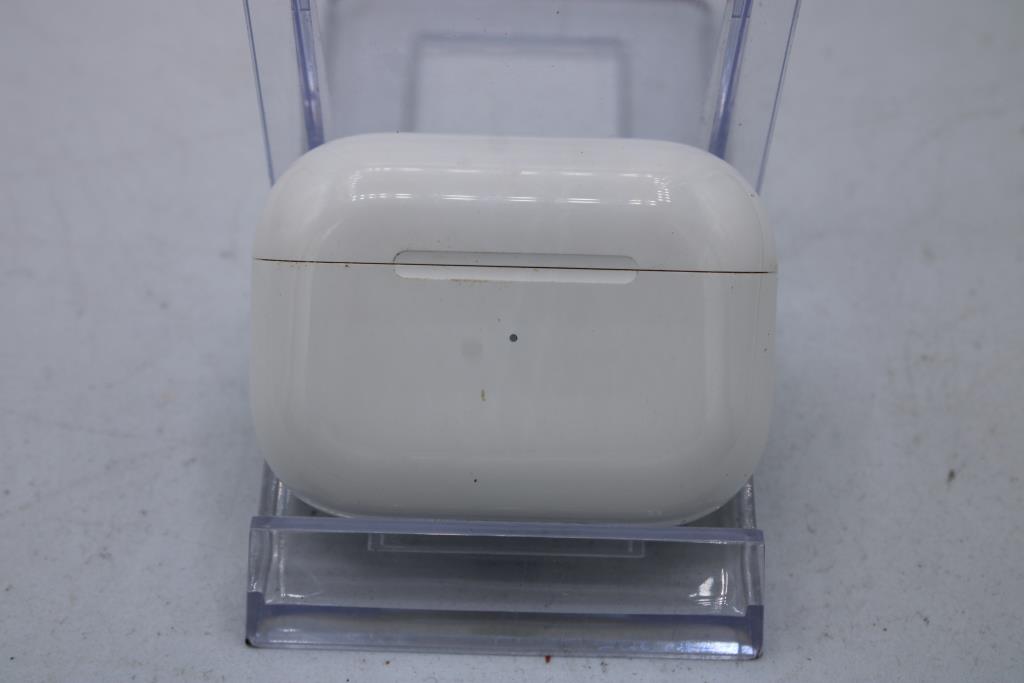 Apple AirPods Pro With Charging Case