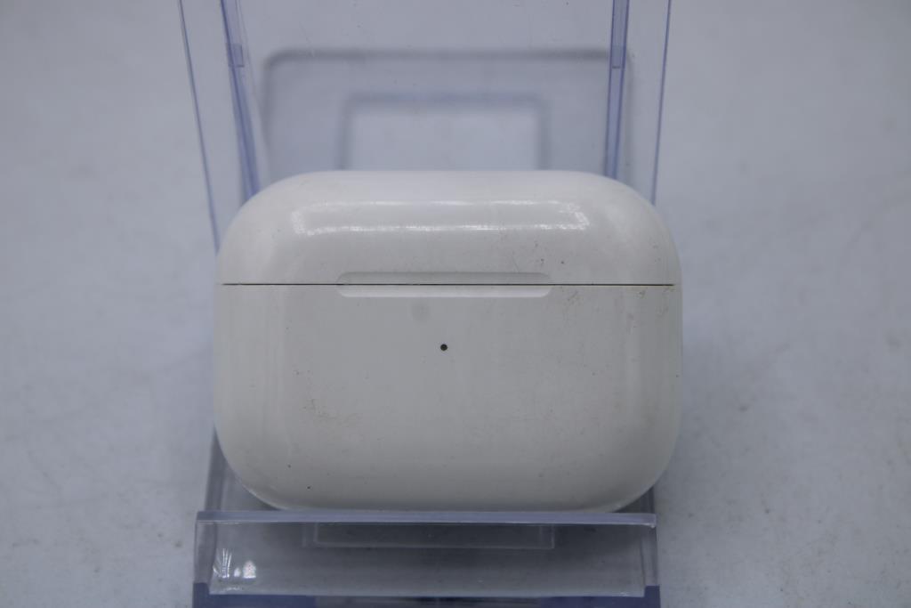 Apple AirPods Pro With Charging Case