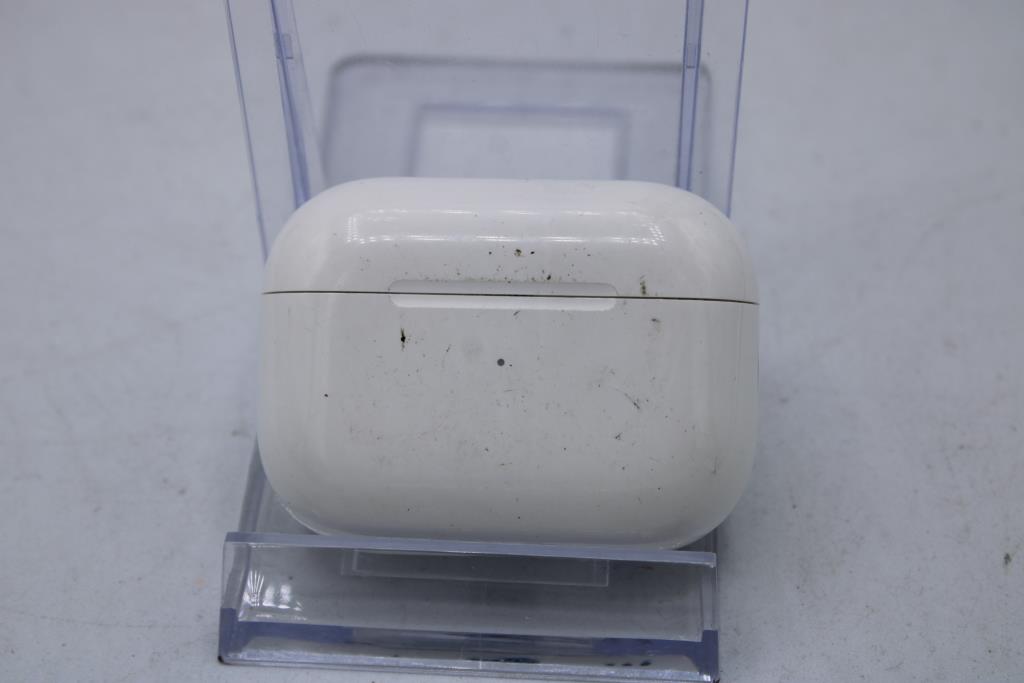 Apple AirPods Pro With Charging Case
