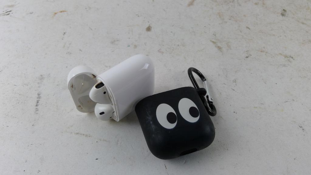 Apple Airpods Sold For Parts