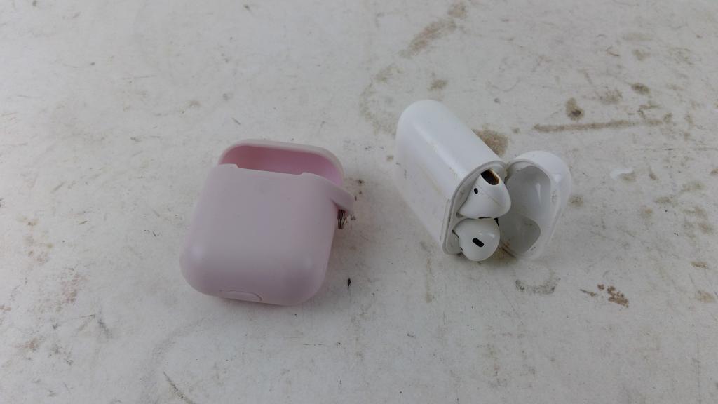 Apple Airpods Sold For Parts