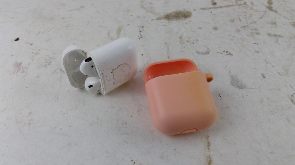 Apple Airpods Sold For Parts
