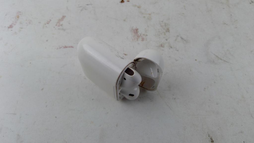 Apple Airpods Sold For Parts