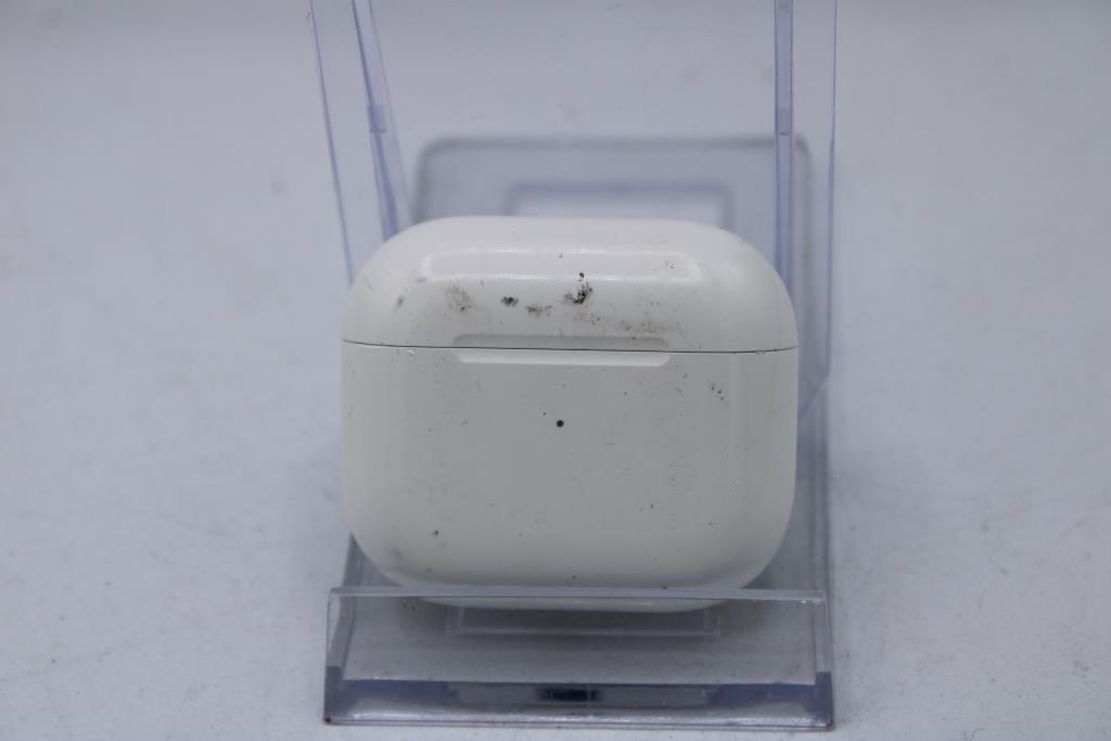 Apple AirPods With Charging Case