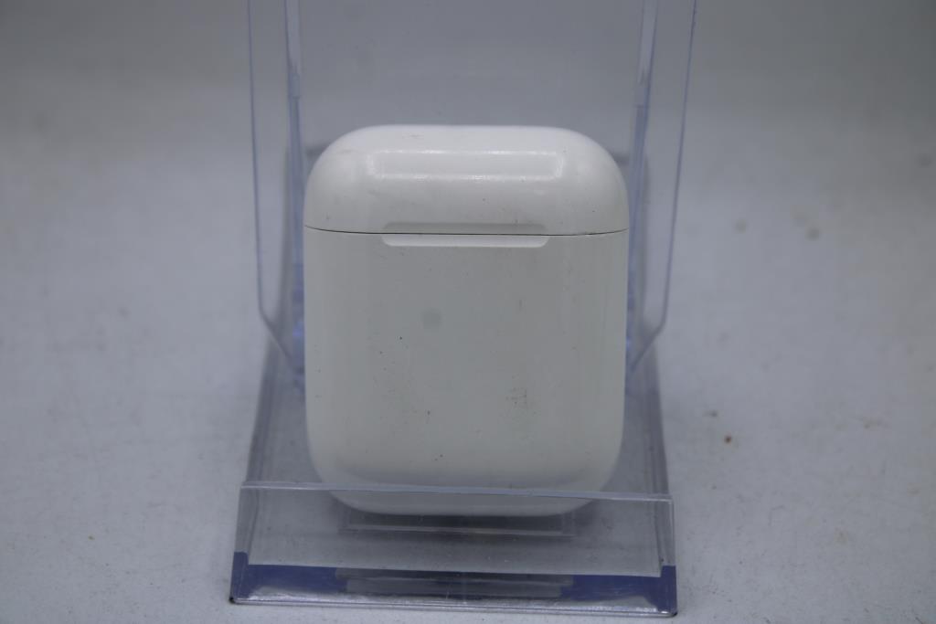 Apple AirPods With Charging Case