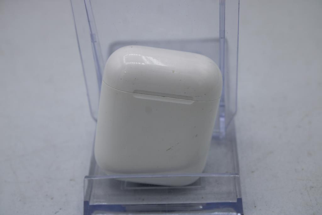Apple AirPods With Charging Case