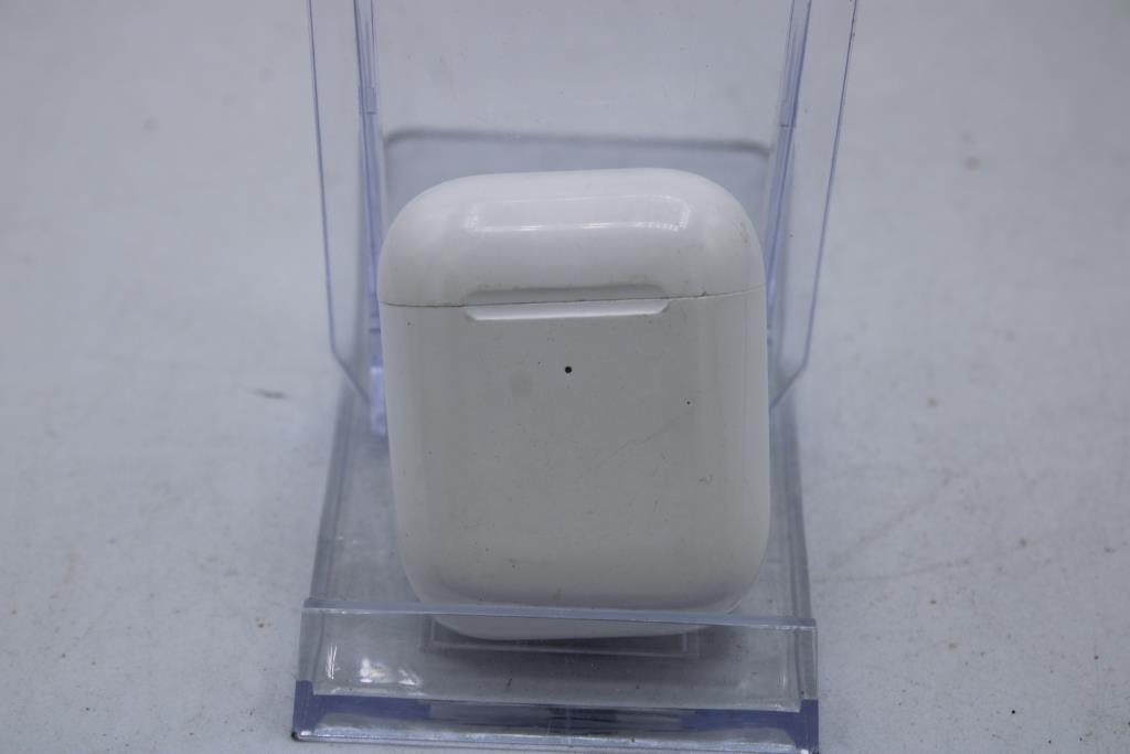 Apple AirPods With Charging Case