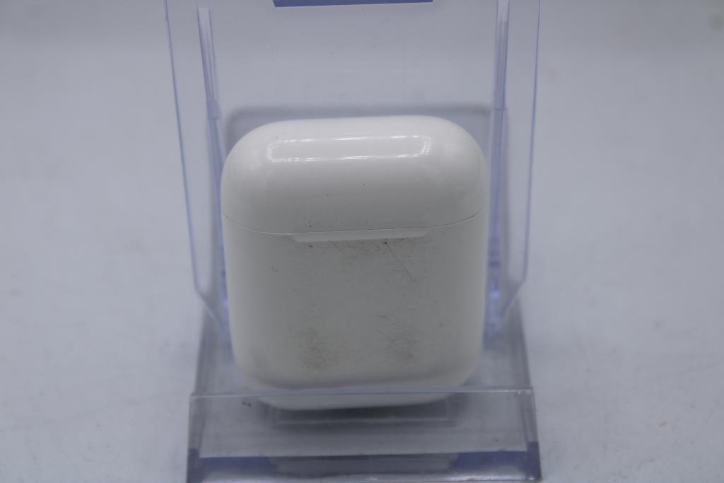 Apple AirPods With Charging Case