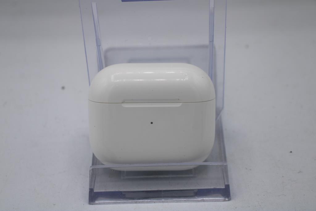 Apple AirPods With Charging Case