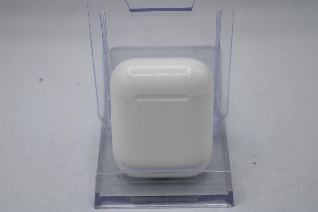 Apple AirPods With Charging Case