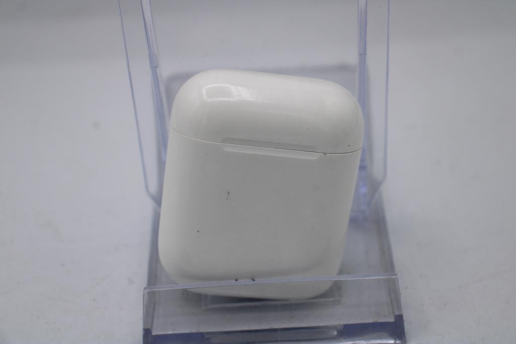 Apple AirPods With Charging Case