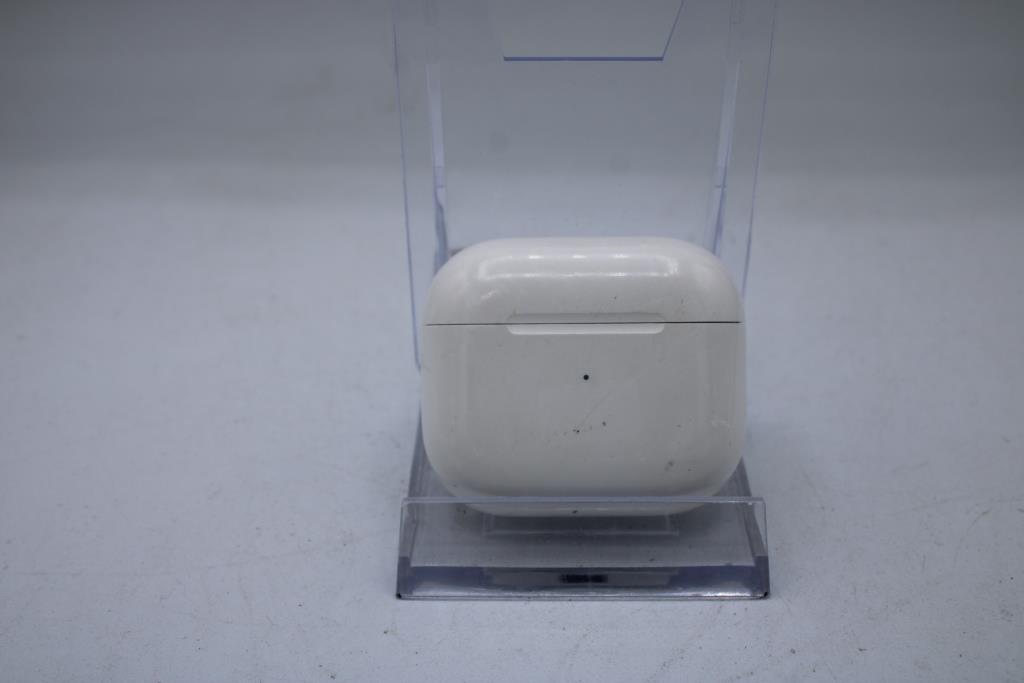 Apple AirPods With Charging Case
