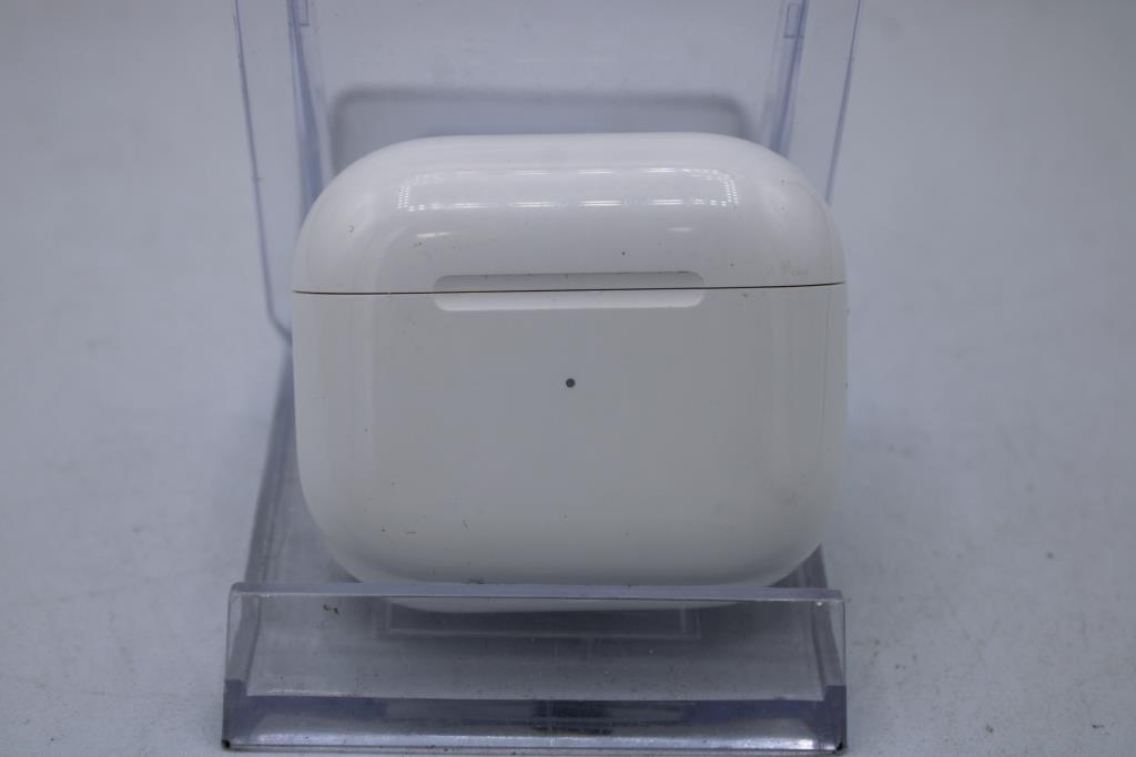 Apple AirPods With Charging Case