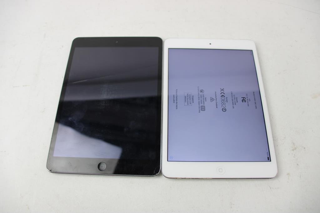 Apple IPad, 2 Pieces Activation Locked, Sold For Parts