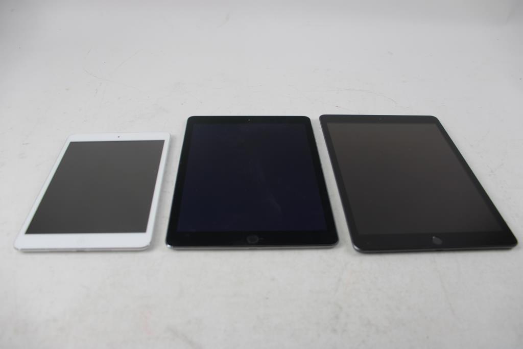 Apple IPad, 3 Pieces Activation Locked, Sold For Parts