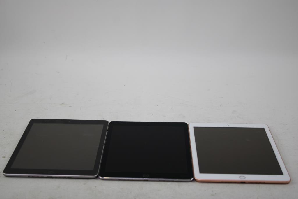 Apple IPad, 3 Pieces Activation Locked, Sold For Parts