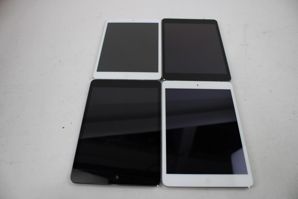Apple IPad, 4 Pieces, Activation Locked, Sold For Parts