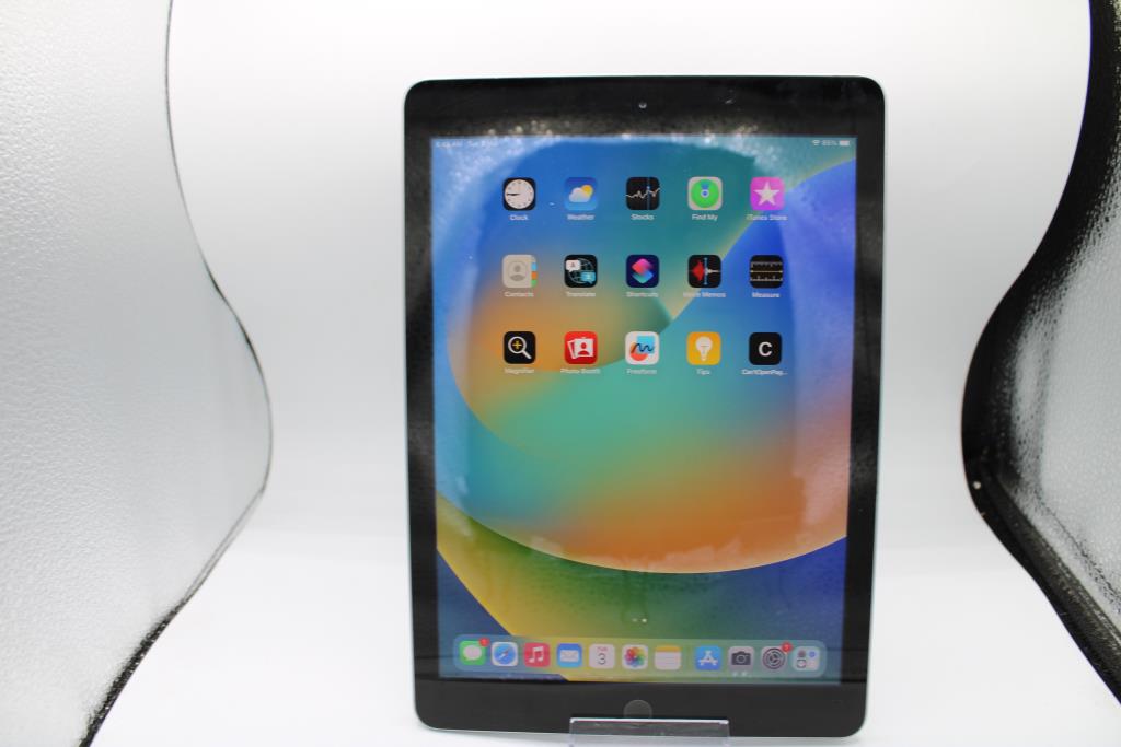 Apple IPad (5th Gen), 32 GB