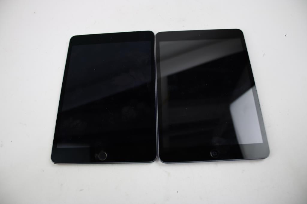 Apple IPad Bulk Lot, 2 Pieces, SOLD FOR PARTS