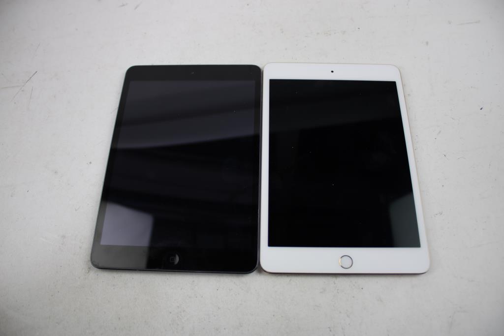 Apple IPad Bulk Lot, 2 Pieces, SOLD FOR PARTS