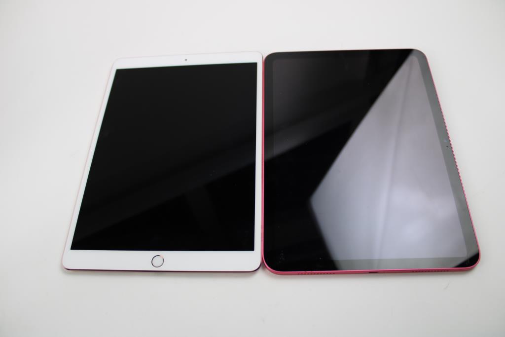 Apple IPad Bulk Lot, 2 Pieces, SOLD FOR PARTS