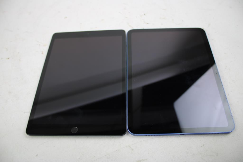 Apple IPad Bulk Lot, 2 Pieces, SOLD FOR PARTS