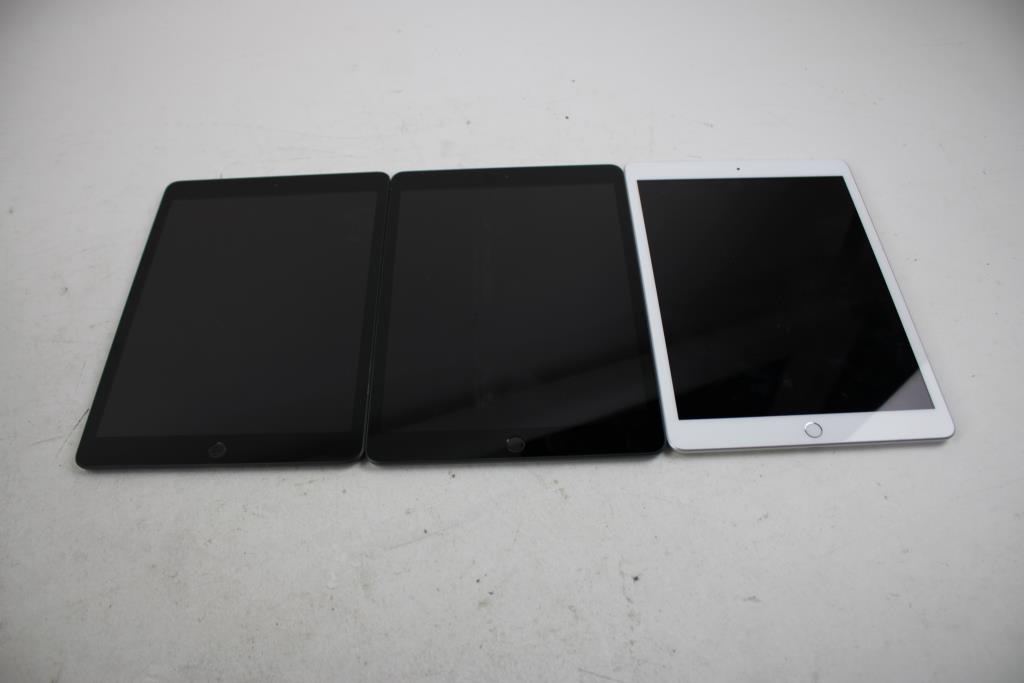 Apple IPad Bulk Lot, 3 Pieces, Sold For Parts