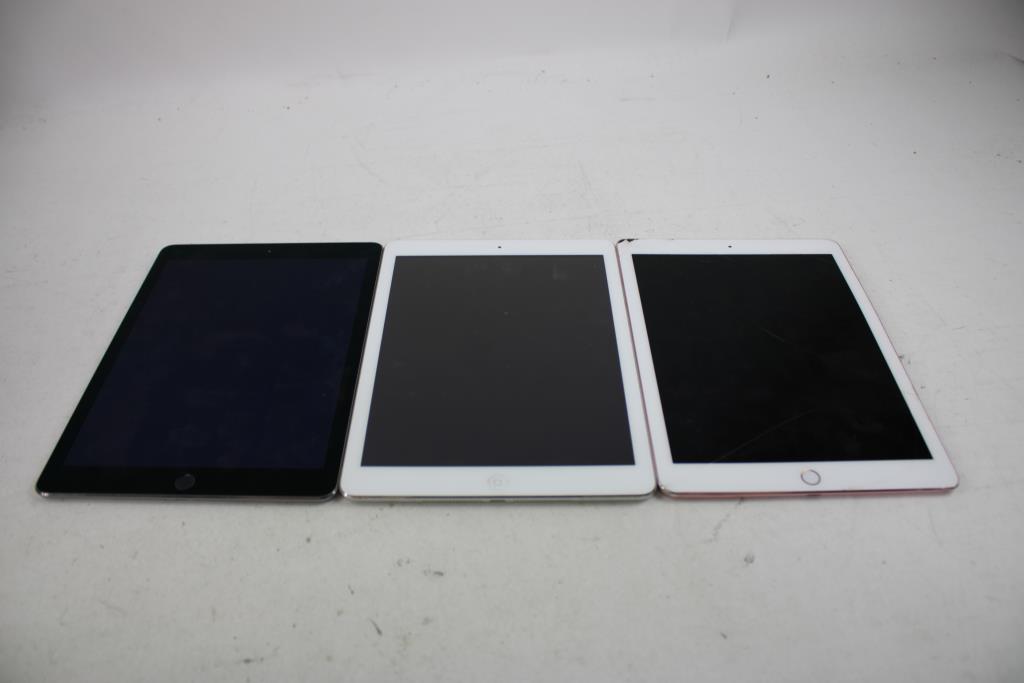 Apple IPad Bulk Lot, 3 Pieces, Sold For Parts