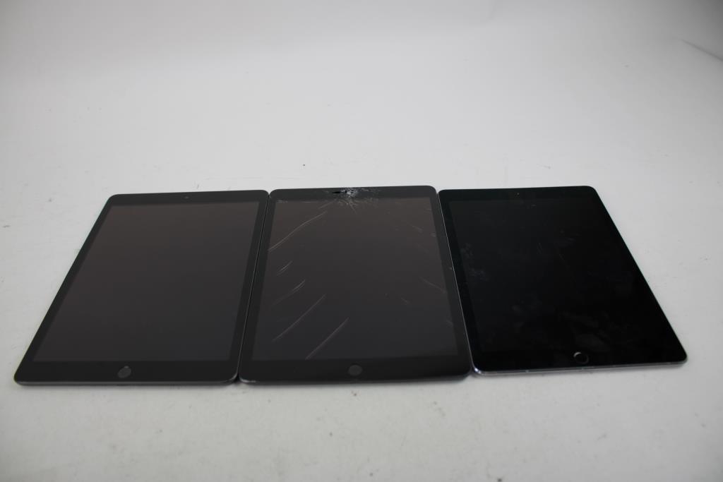 Apple IPad Bulk Lot, 3 Pieces, Sold For Parts