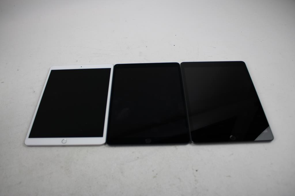 Apple IPad Bulk Lot, 3 Pieces, SOLD FOR PARTS