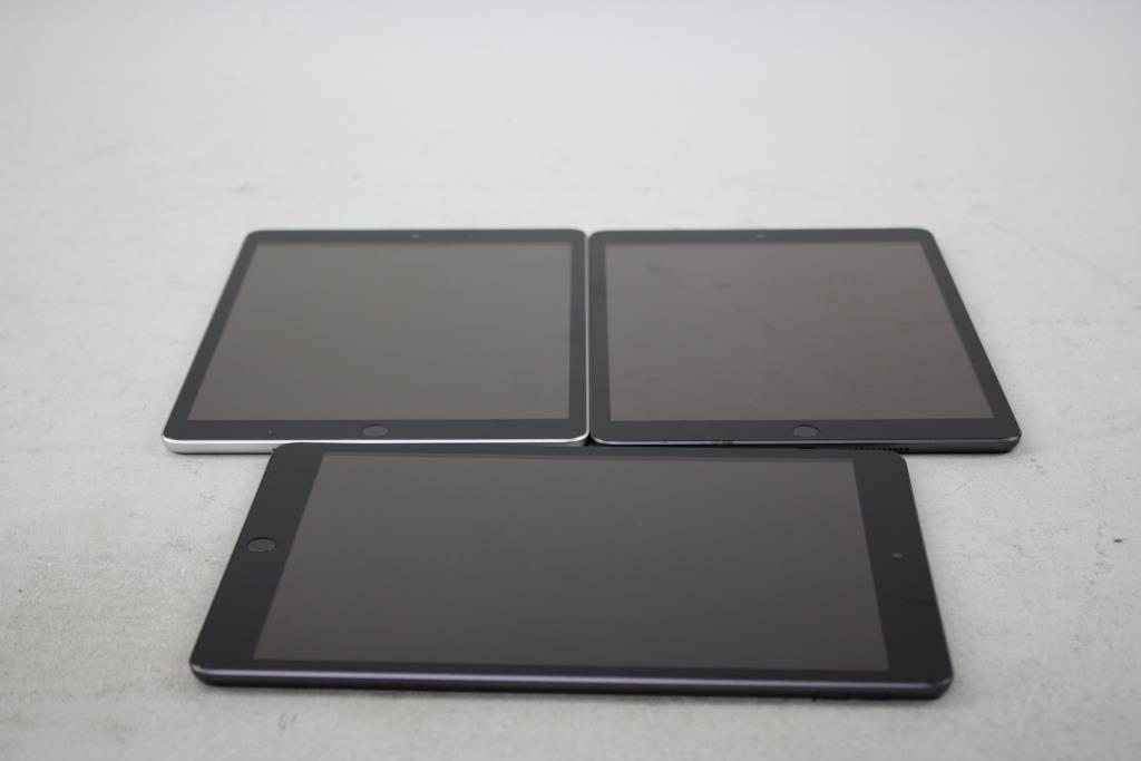 Apple IPad Bulk Lot, 3 Pieces, SOLD FOR PARTS