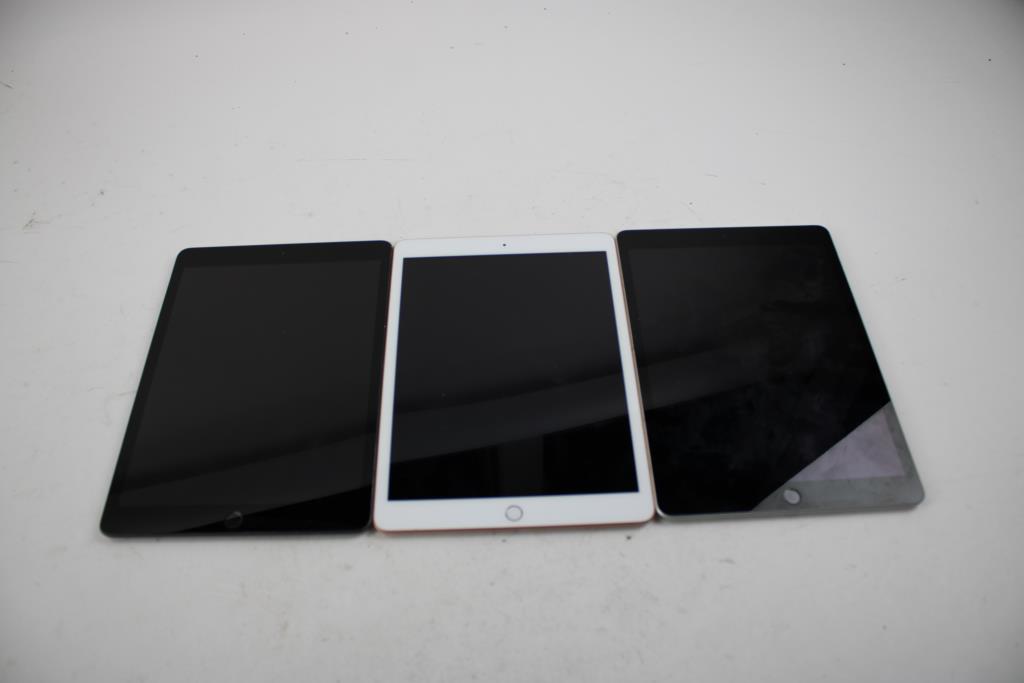Apple IPad Bulk Lot, 3 Pieces, Sold For Parts