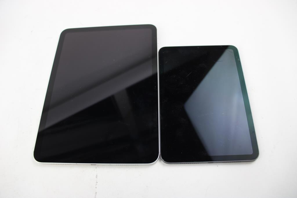 Apple IPad Lot, 2 Pieces, Sold For Parts