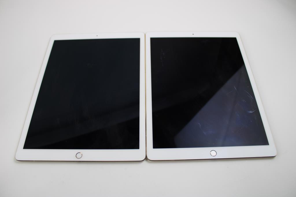 Apple IPads Bulk Lot, 2 Pieces, SOLD FOR PARTS