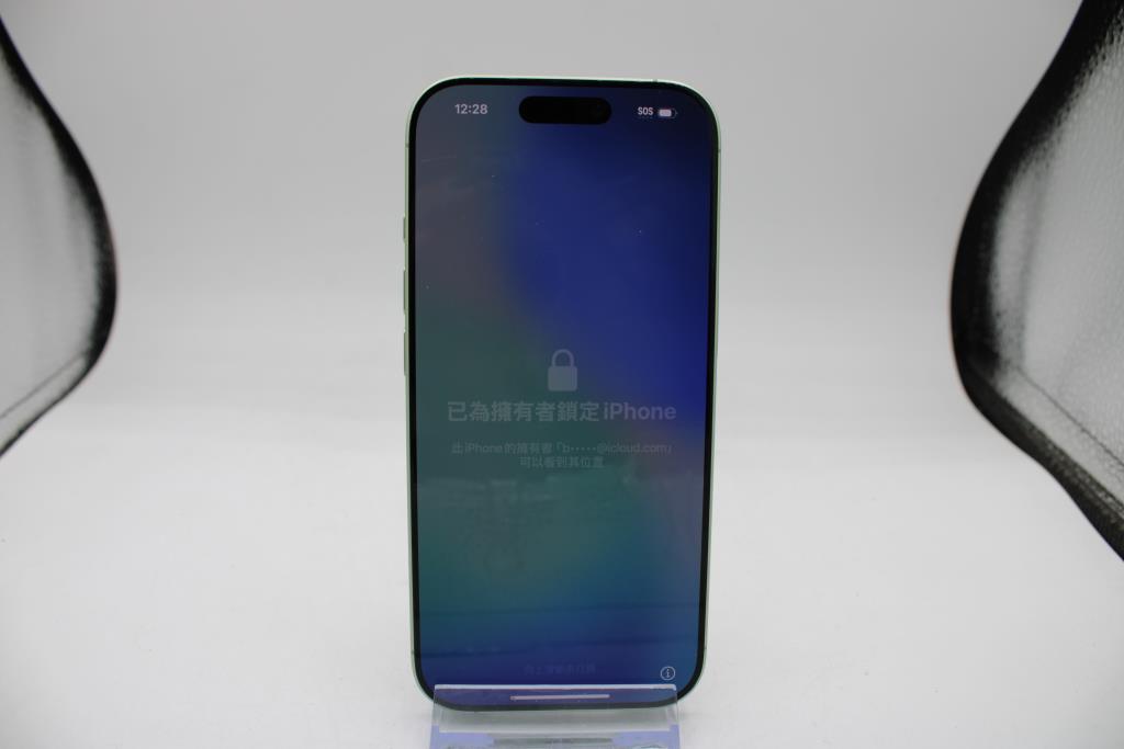 Apple IPhone 17, 256 GB, Unknown Carrier, Locked To Owner - SOLD FOR PARTS ONLY
